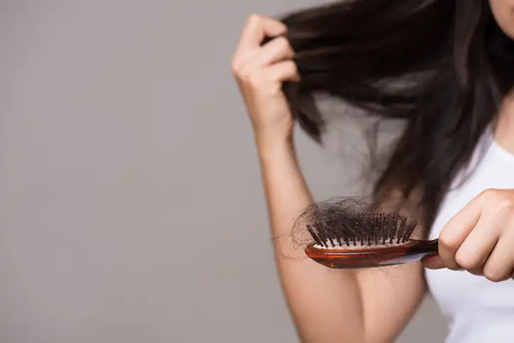 ۱۲ راه جلوگیری از ریزش مو